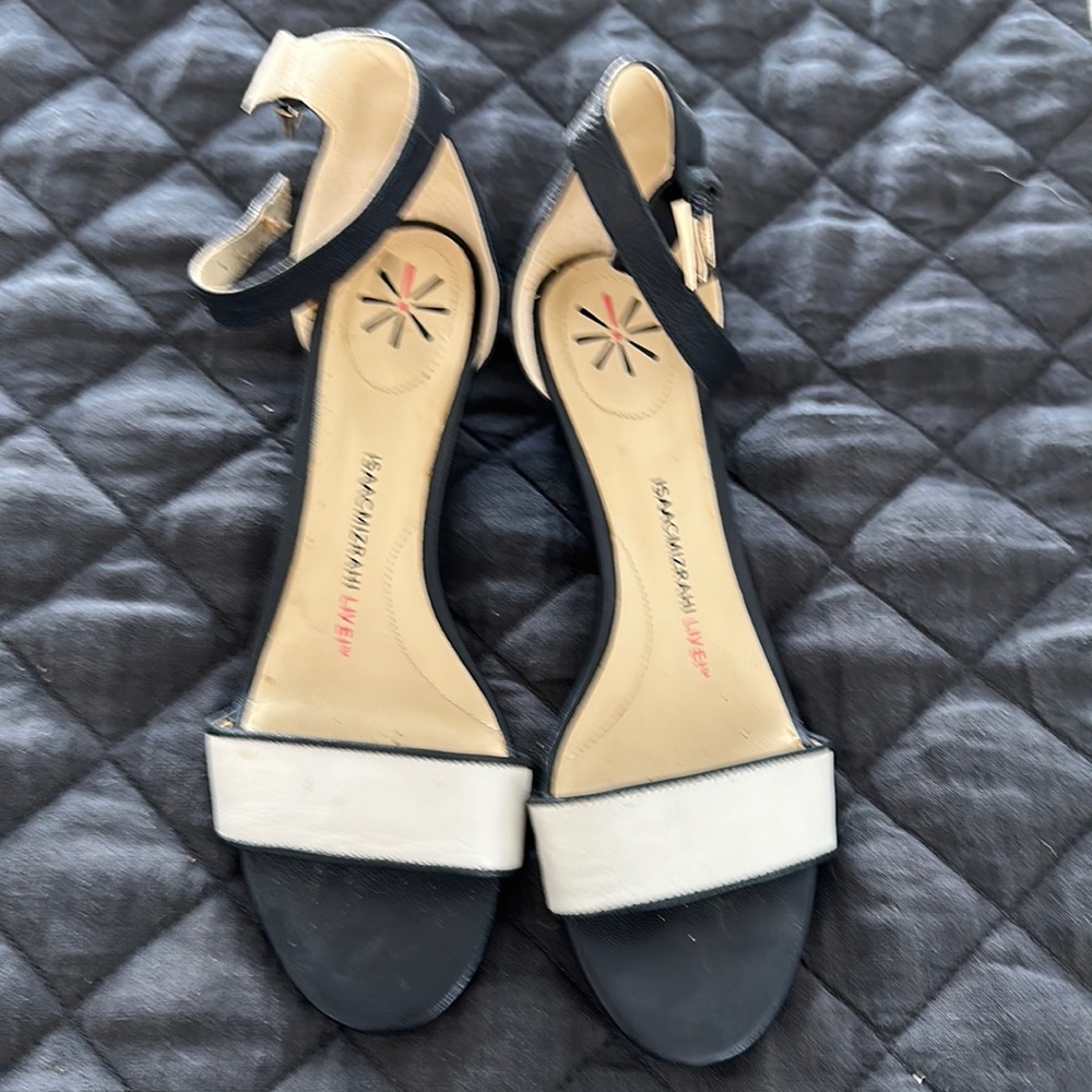 Isaac Mizrahi, live size 7, blue and white wedges